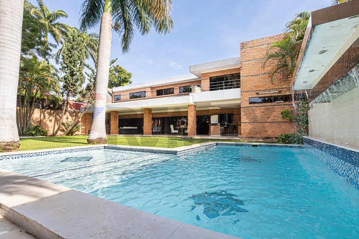 Residencia de Lujo en Barrio Mariscal Estigarribia - Photo 8