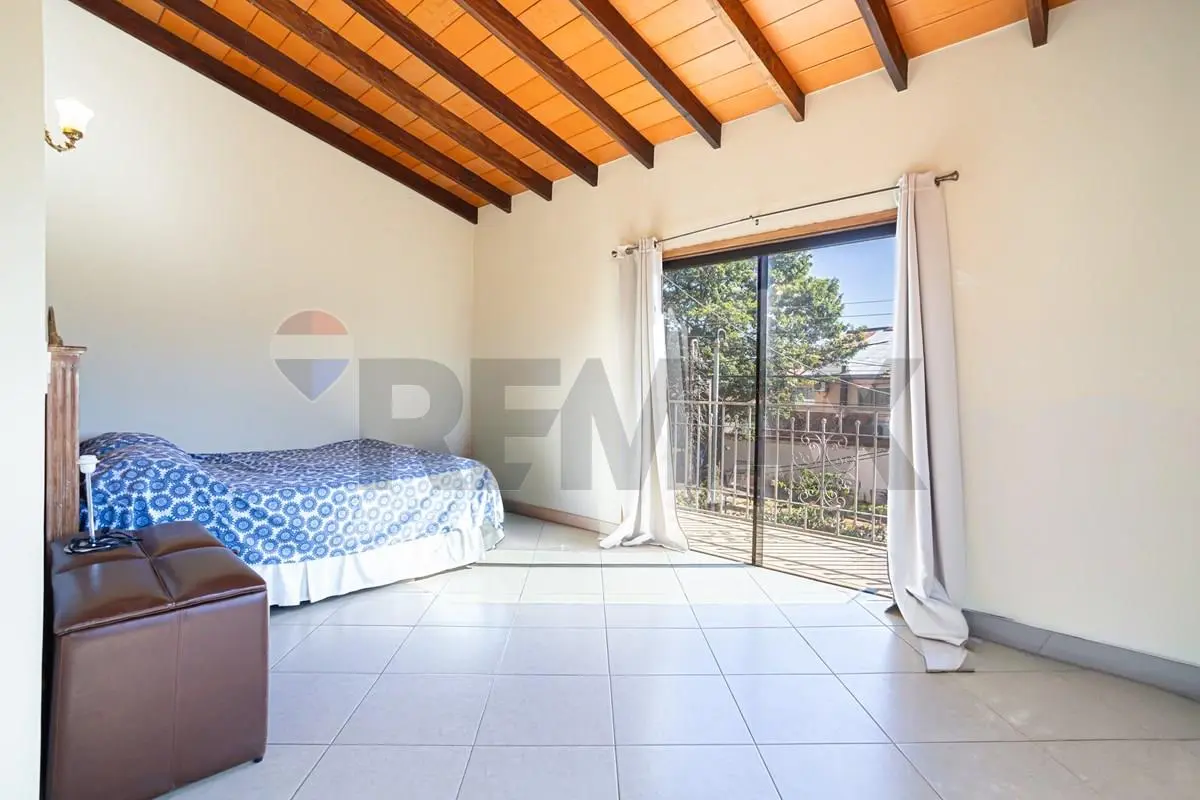 Casa con 4 Dormitorios y amplio patio en Lambaré - Photo 12