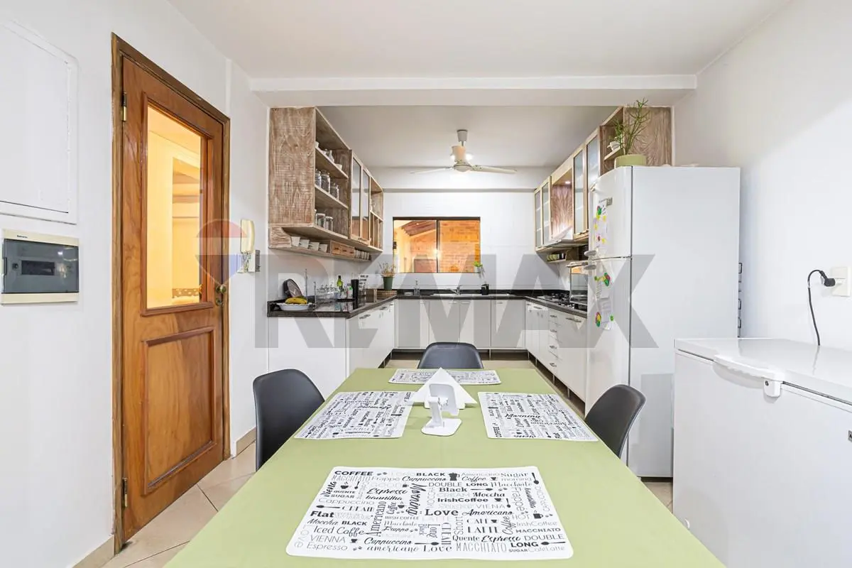 Casa con 4 Dormitorios y amplio patio en Lambaré - Photo 13