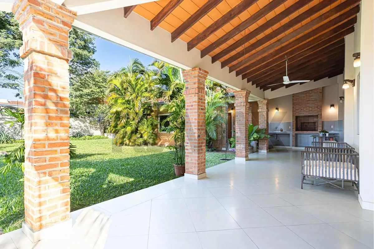Casa con 4 Dormitorios y amplio patio en Lambaré - Photo 18