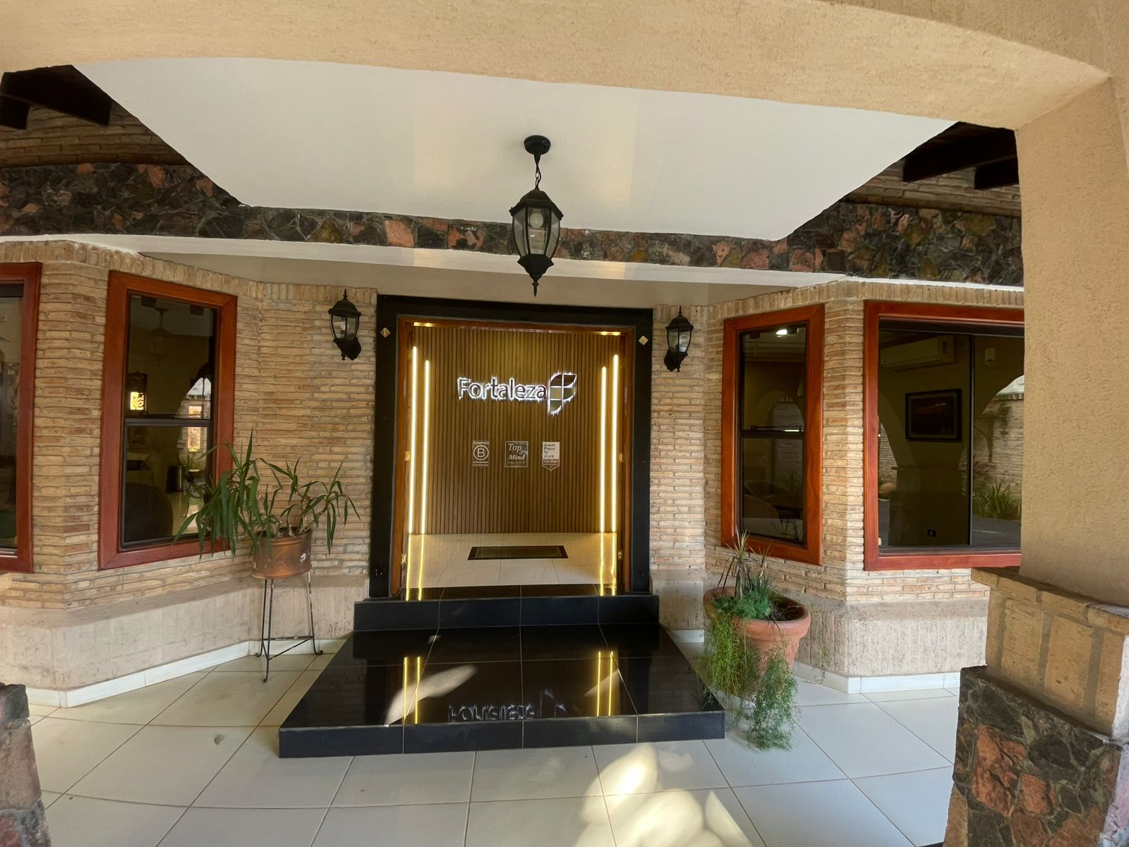 EN VENTA HERMOSA RESIDENCIA EN ASUNCIÓN - Photo 11