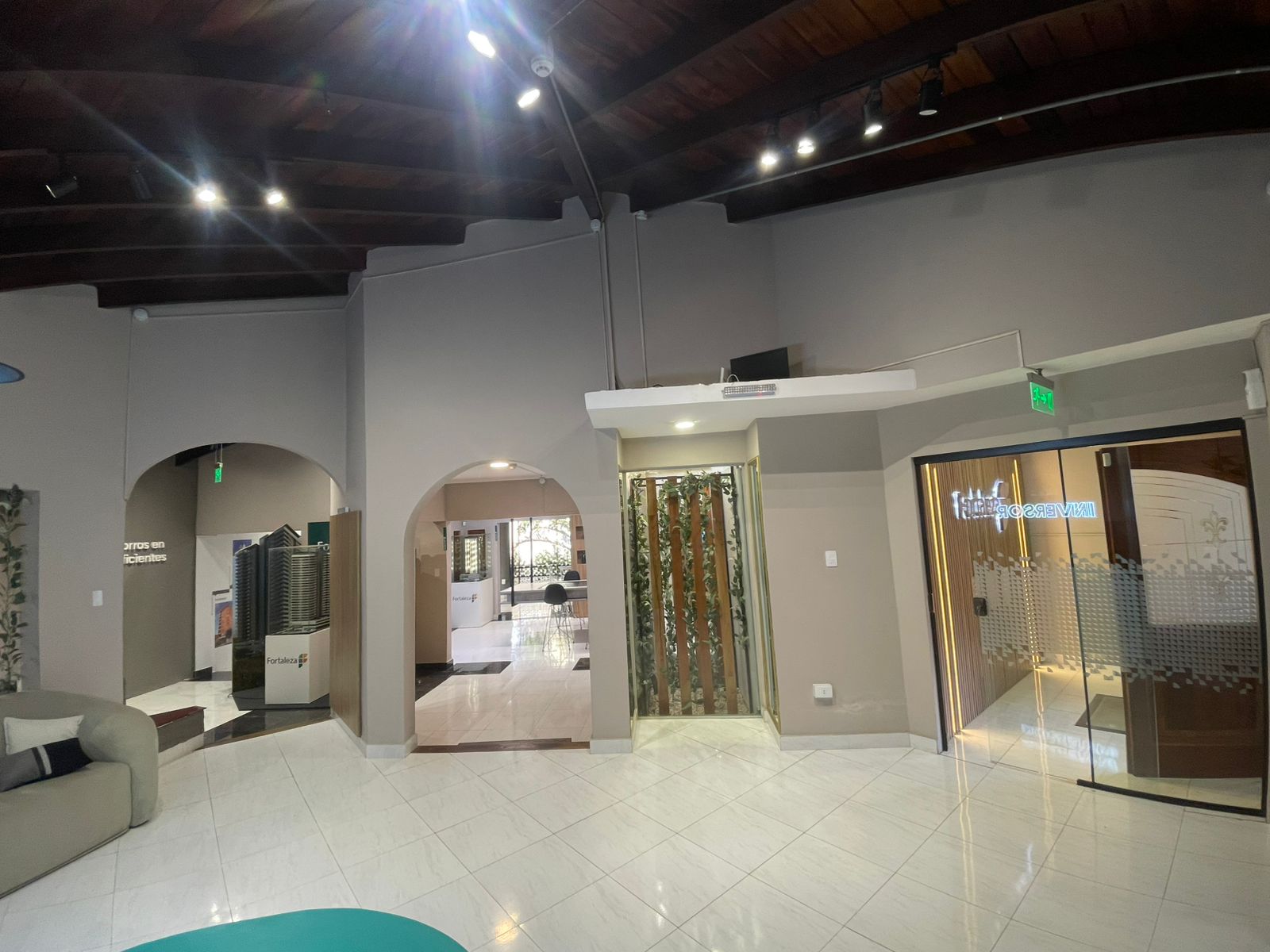 EN VENTA HERMOSA RESIDENCIA EN ASUNCIÓN - Photo 12