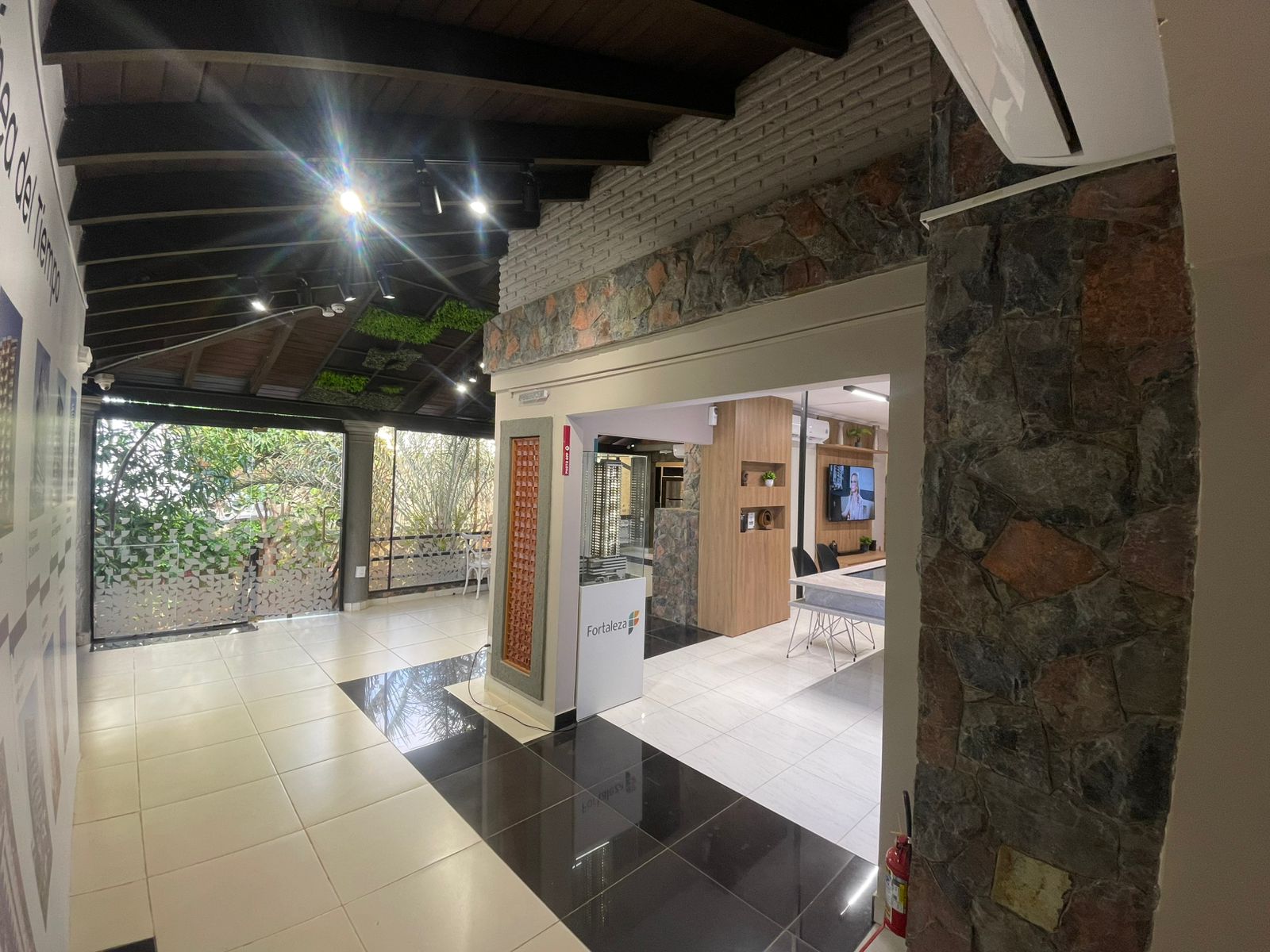 EN VENTA HERMOSA RESIDENCIA EN ASUNCIÓN - Photo 14