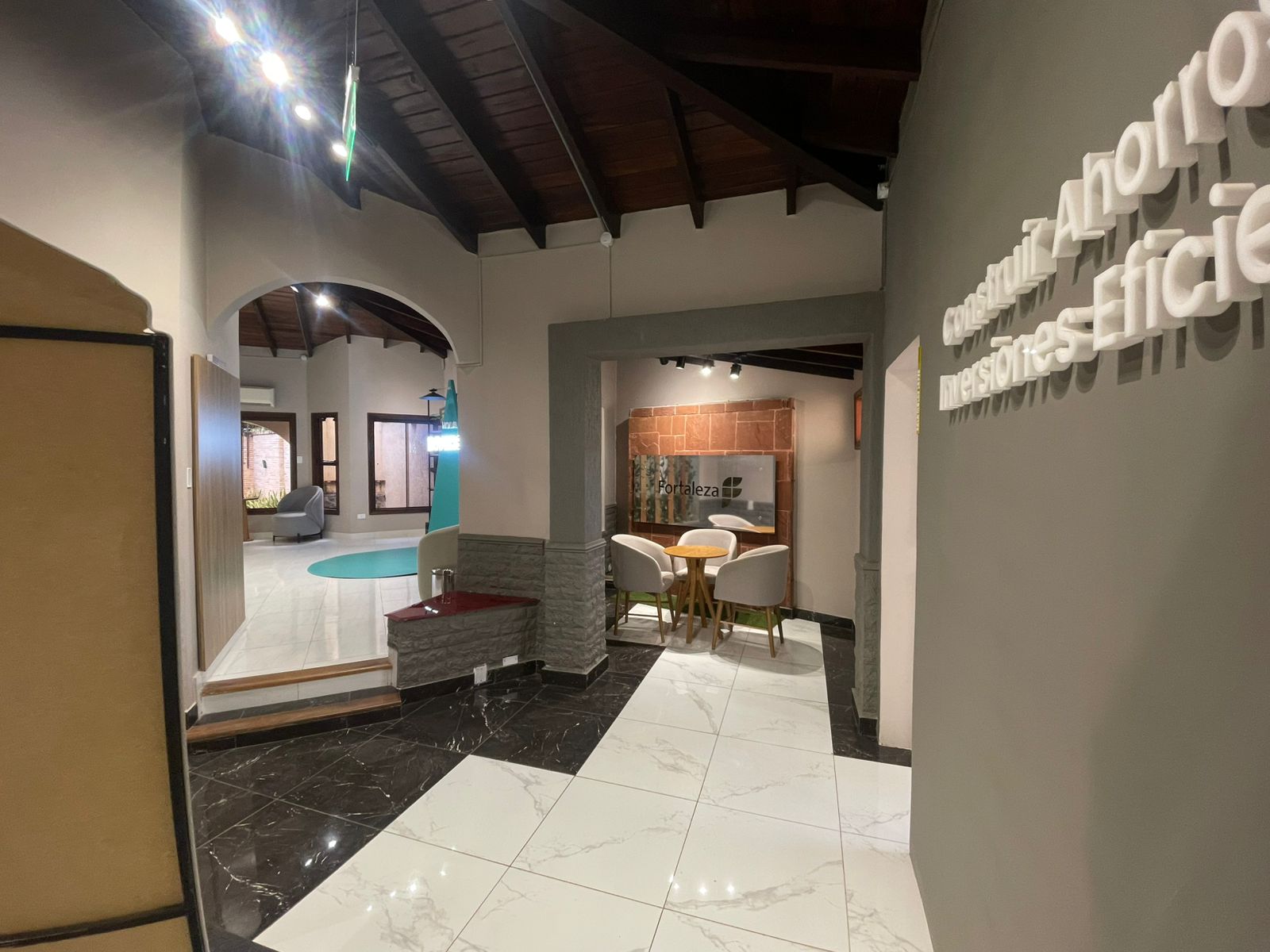 EN VENTA HERMOSA RESIDENCIA EN ASUNCIÓN - Photo 15