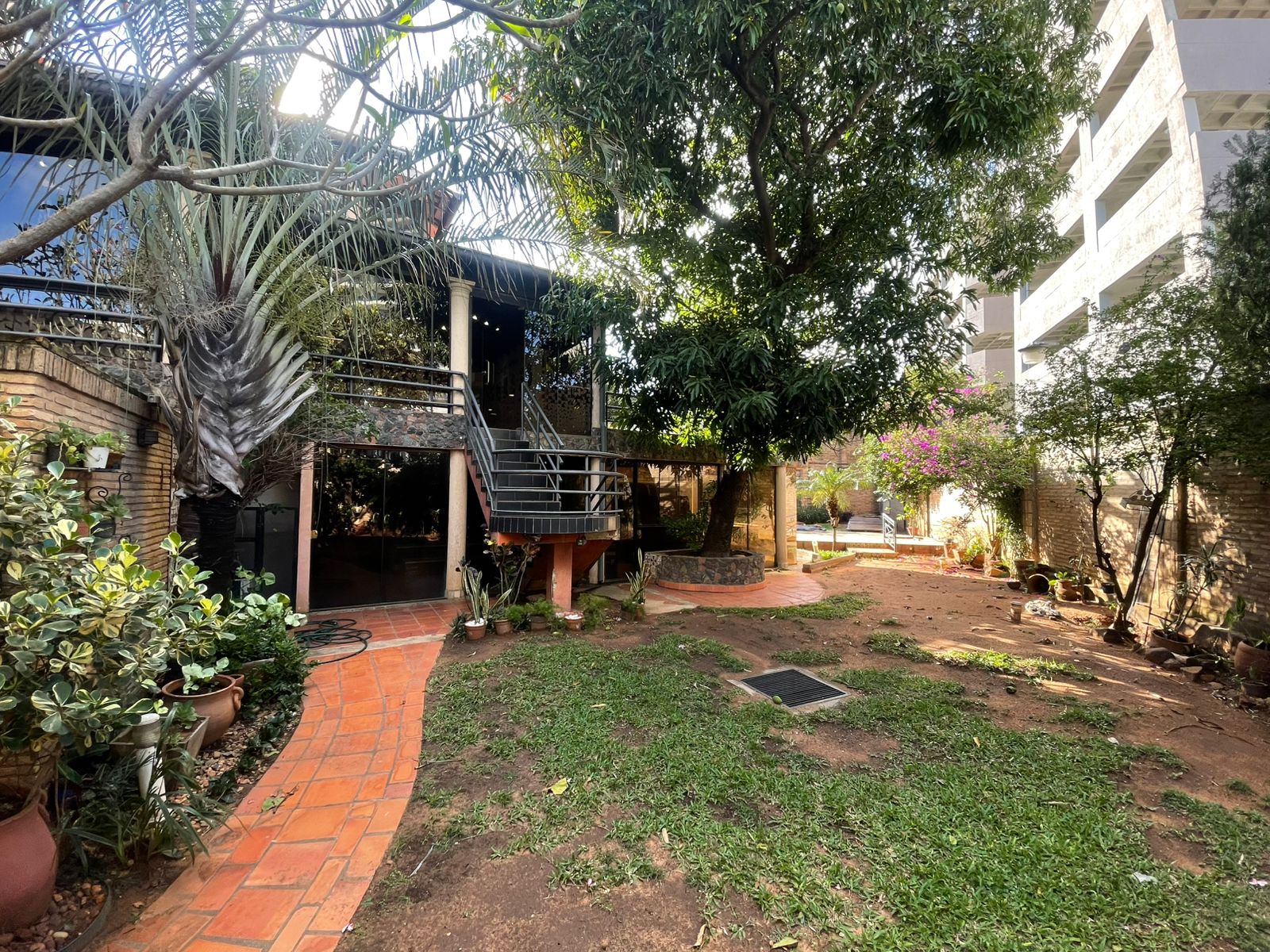 EN VENTA HERMOSA RESIDENCIA EN ASUNCIÓN - Photo 16