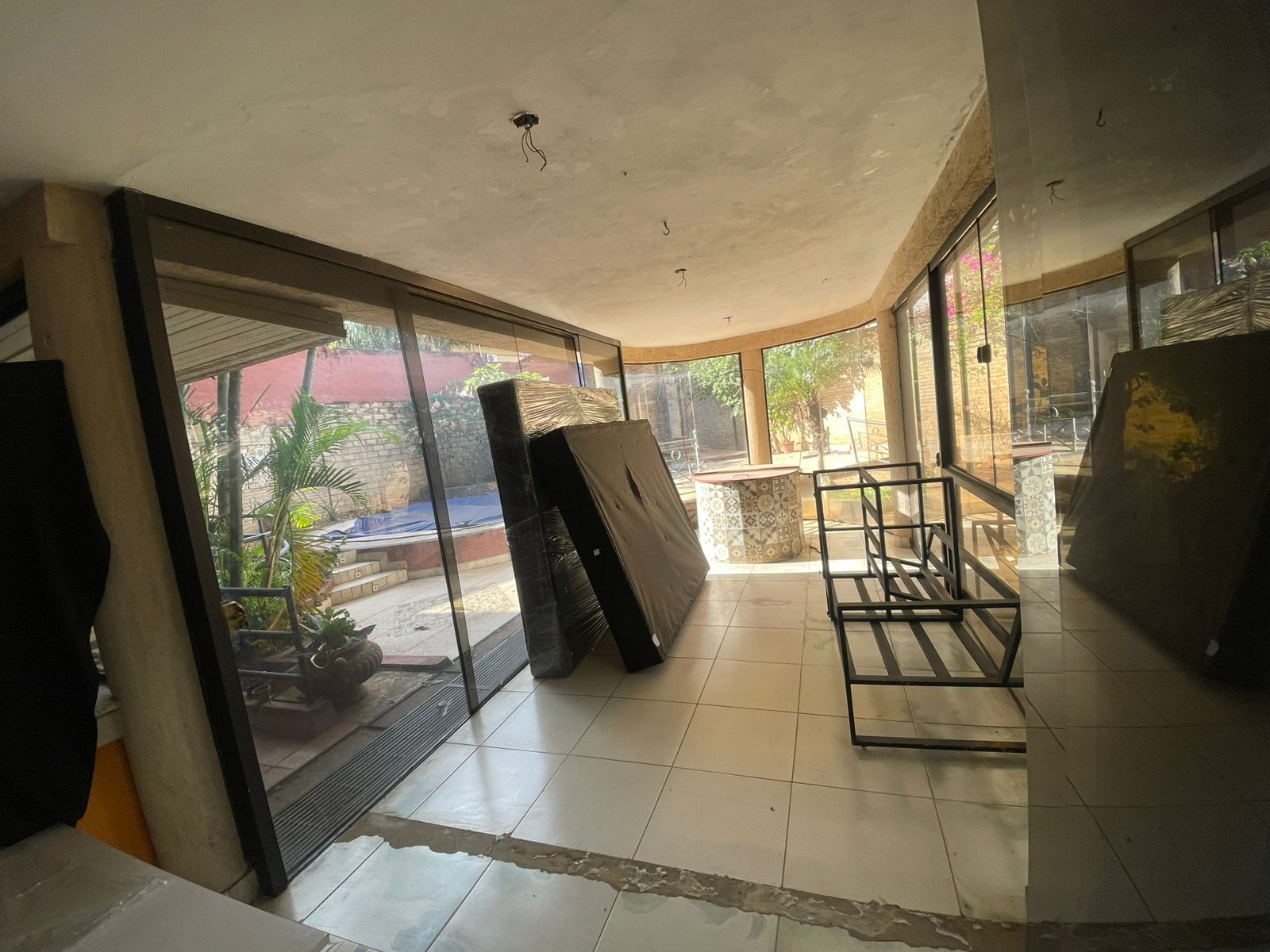 EN VENTA HERMOSA RESIDENCIA EN ASUNCIÓN - Photo 20