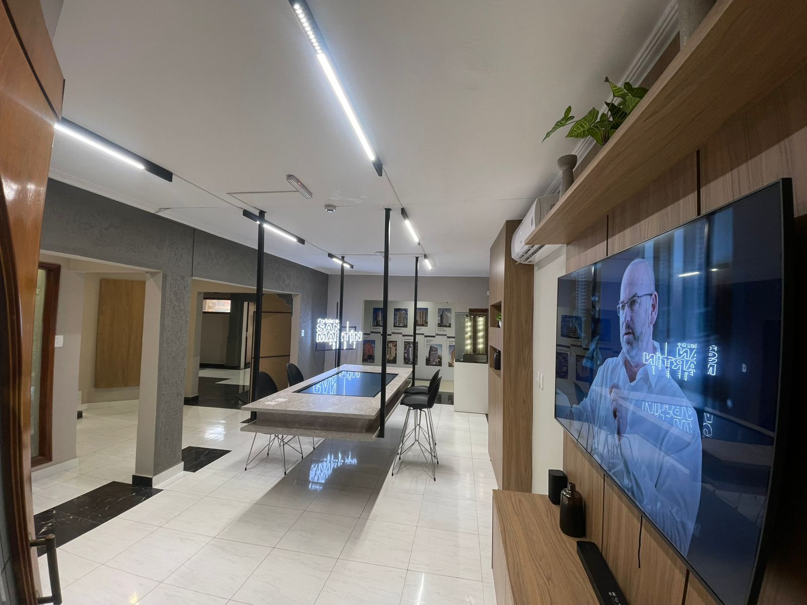 EN VENTA HERMOSA RESIDENCIA EN ASUNCIÓN - Photo 3