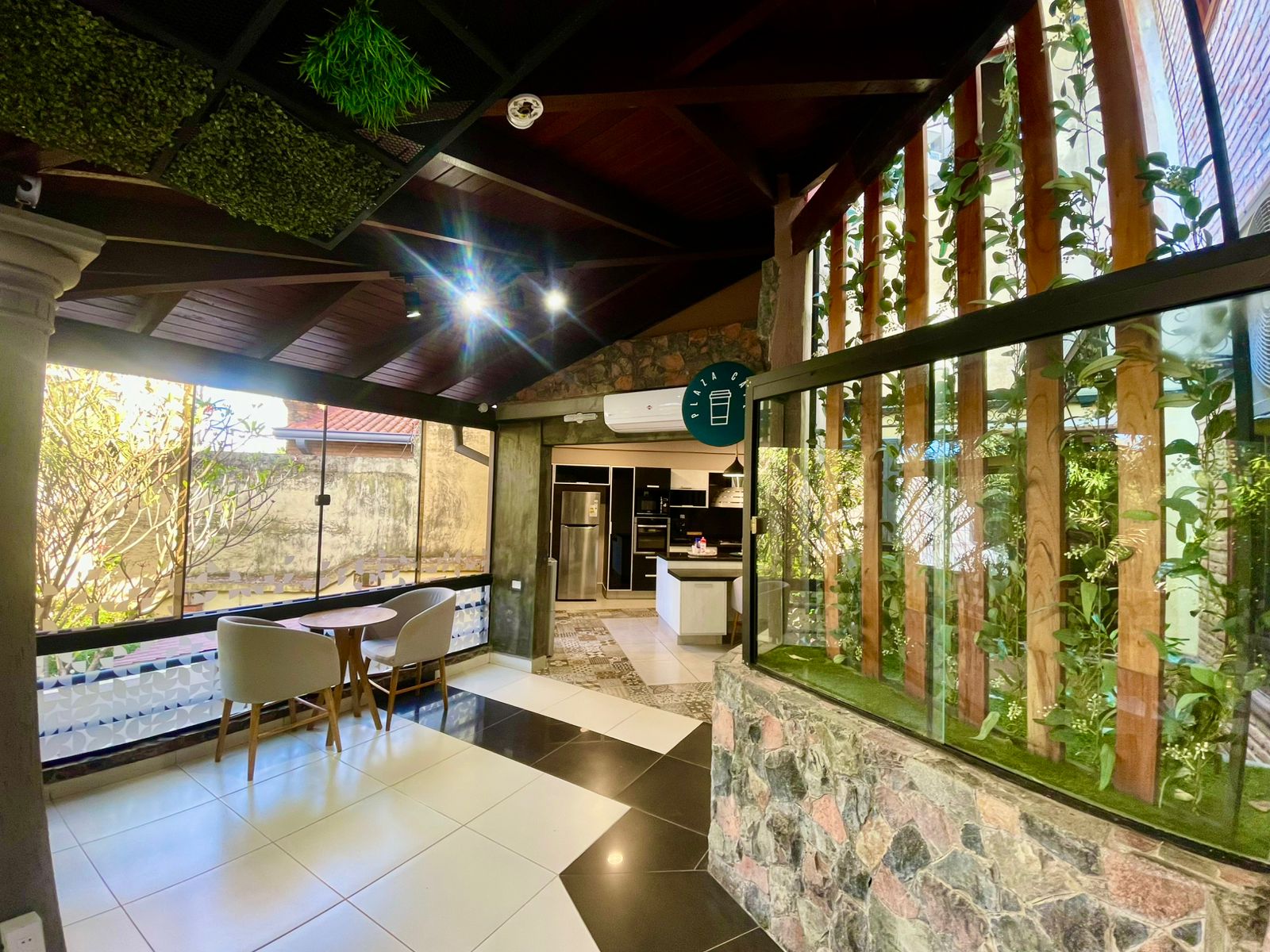 EN VENTA HERMOSA RESIDENCIA EN ASUNCIÓN - Photo 4