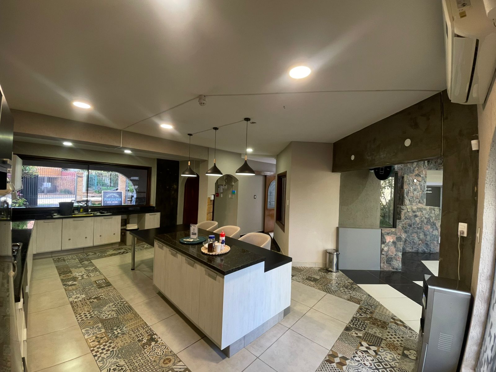 EN VENTA HERMOSA RESIDENCIA EN ASUNCIÓN - Photo 5