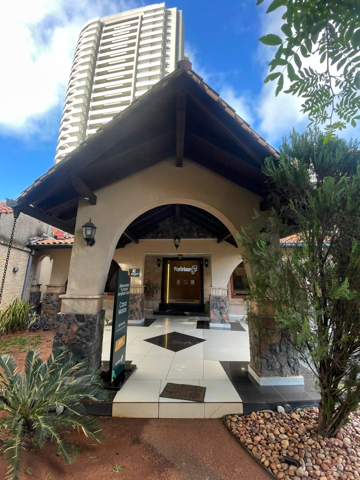 EN VENTA HERMOSA RESIDENCIA EN ASUNCIÓN - Photo 7