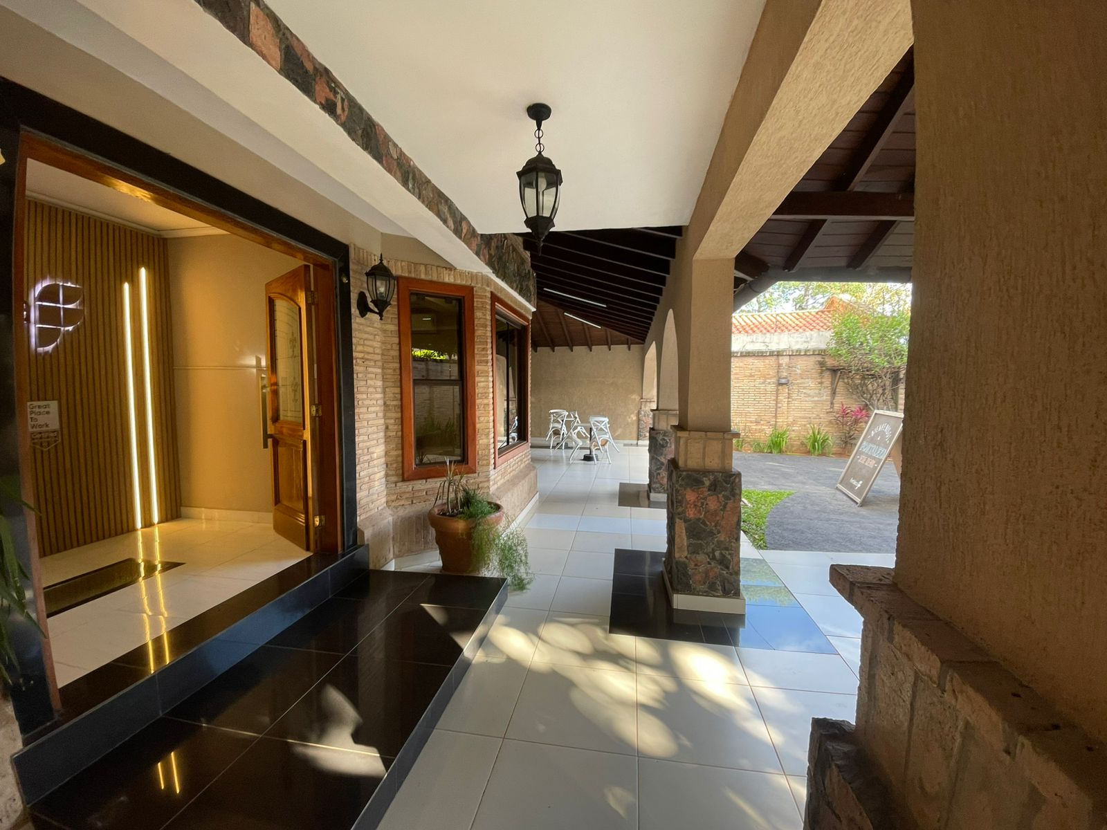 EN VENTA HERMOSA RESIDENCIA EN ASUNCIÓN - Photo 9