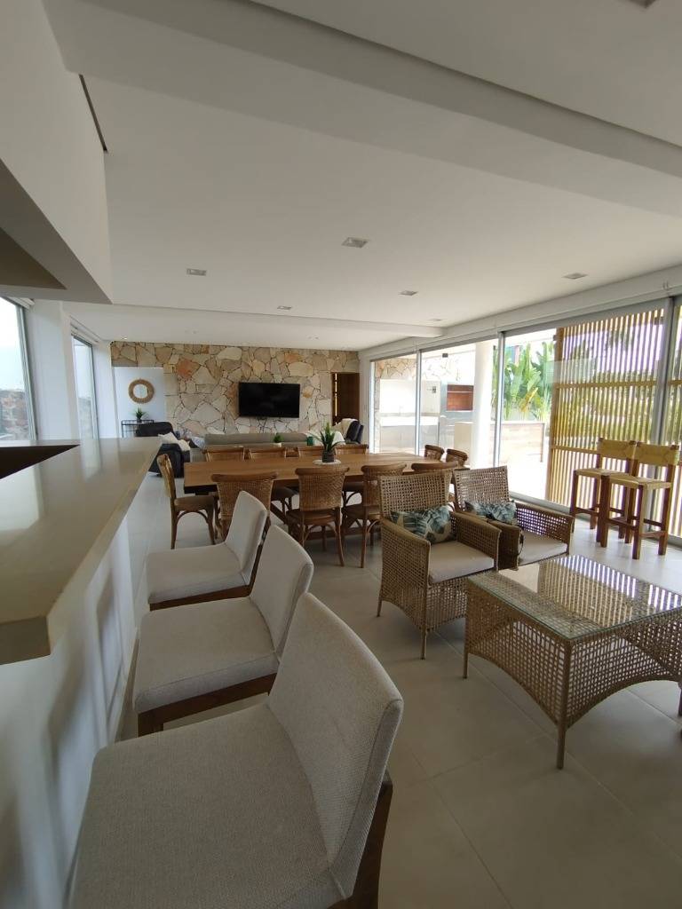 Amplia residencia 4 dorm. con piscina | San Bernardino - Photo 2