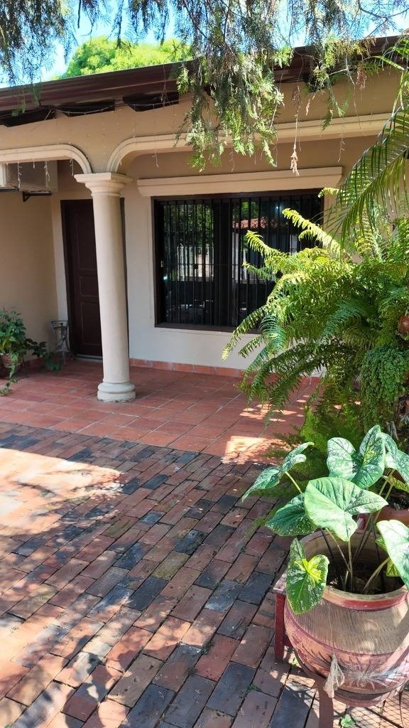 EN VENTA CASA QUINTA EN LAURELTY, SAN LORENZO - Photo 10