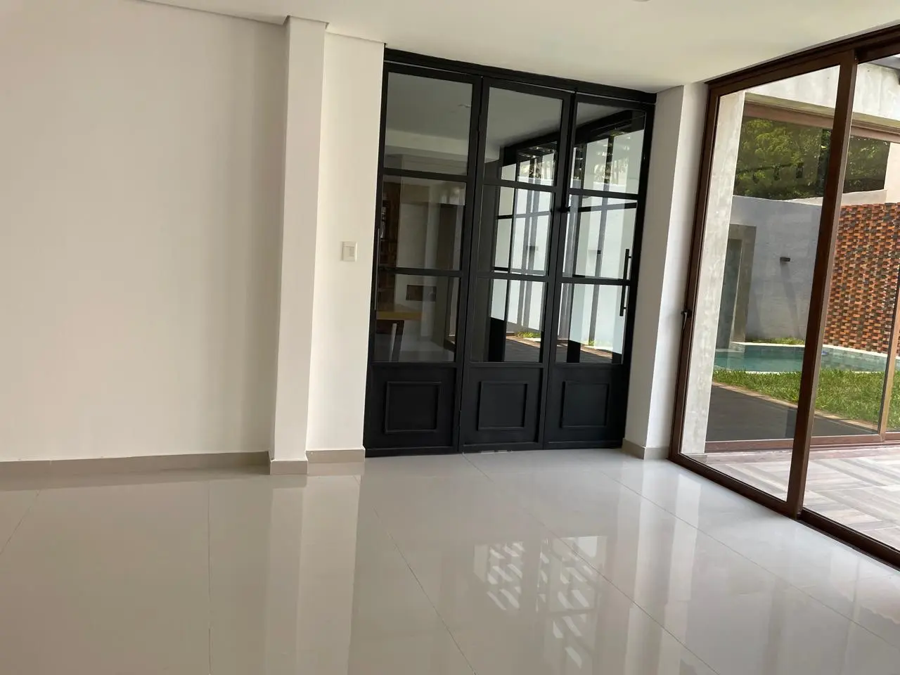 Se vende: Impresionante residencia moderna de 4 habitaciones, diseño vanguardista y acabados de lujo. - Photo 16