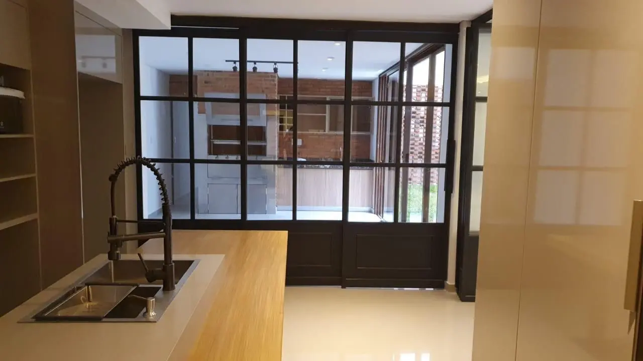 Se vende: Impresionante residencia moderna de 4 habitaciones, diseño vanguardista y acabados de lujo. - Photo 3