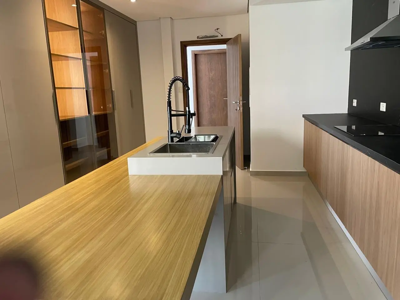 Se vende: Impresionante residencia moderna de 4 habitaciones, diseño vanguardista y acabados de lujo. - Photo 10