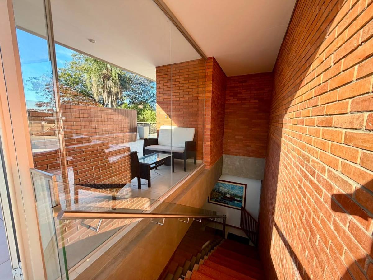 Vendo Moderna residencia de 4 suites en Barrio Mburicao - Photo 17