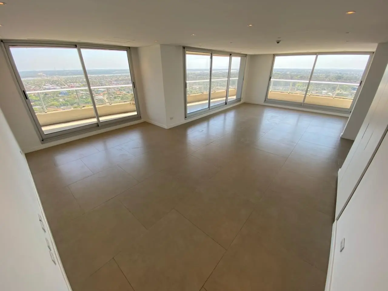 PALACIO DE LOS PATOS – VENTA DEPARTAMENTO 3 DORMITORIOS EN SUITE - 19 B1 T1 - Photo 2