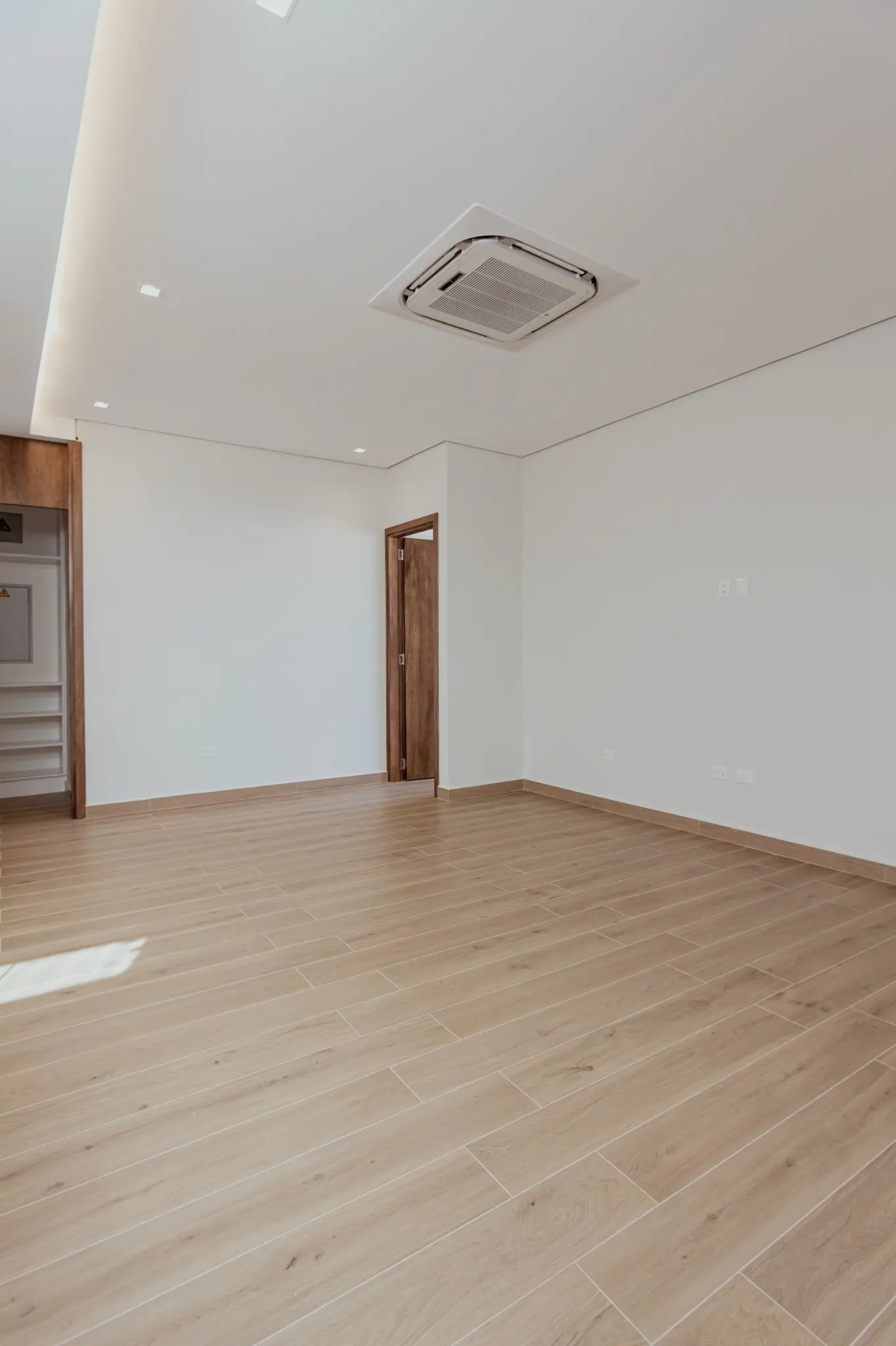 EN VENTA | CASA A ESTRENAR DE DISEÑO CONTEMPORÁNEO CON 4 DORMITORIOS EN SUITE - Photo 9