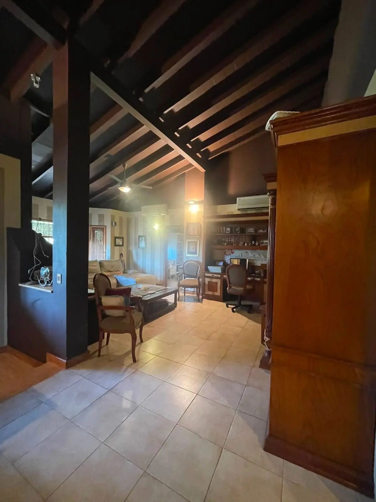 Residencia de Lujo Amueblada en Venta: 4 Dormitorios, Jardín Exuberante y Ubicación Privilegiada en el Exclusivo Barrio Las Lomas - Photo 12