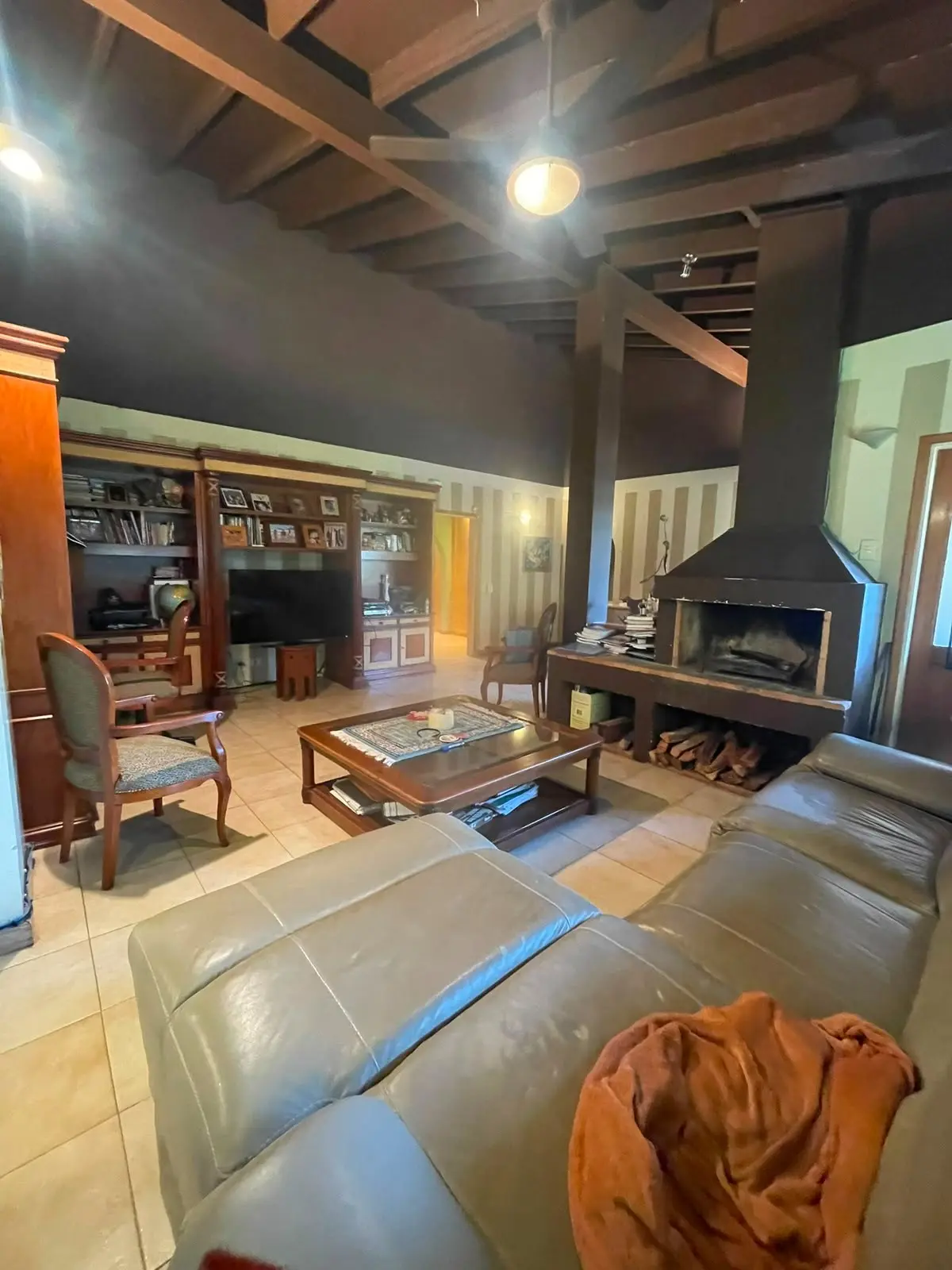 Residencia de Lujo Amueblada en Venta: 4 Dormitorios, Jardín Exuberante y Ubicación Privilegiada en el Exclusivo Barrio Las Lomas - Photo 13