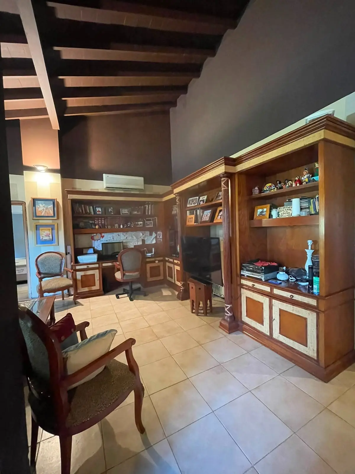 Residencia de Lujo Amueblada en Venta: 4 Dormitorios, Jardín Exuberante y Ubicación Privilegiada en el Exclusivo Barrio Las Lomas - Photo 14