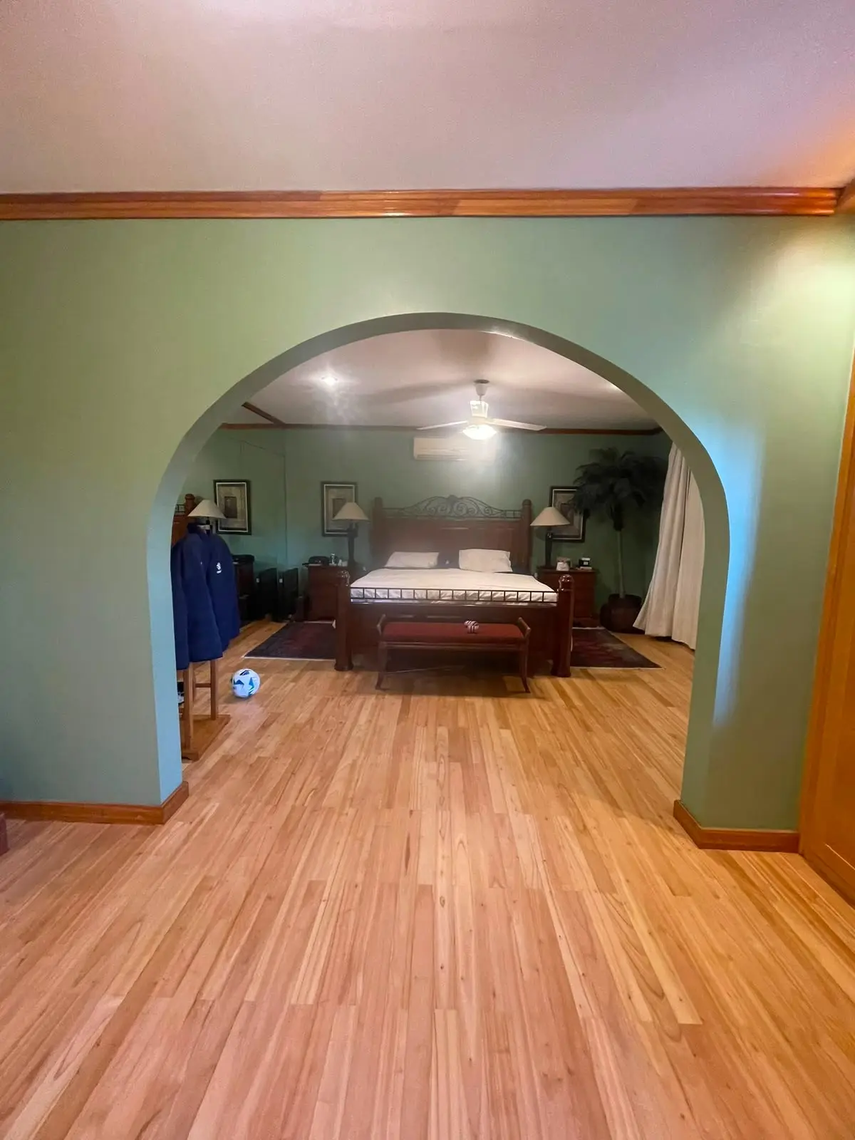 Residencia de Lujo Amueblada en Venta: 4 Dormitorios, Jardín Exuberante y Ubicación Privilegiada en el Exclusivo Barrio Las Lomas - Photo 9