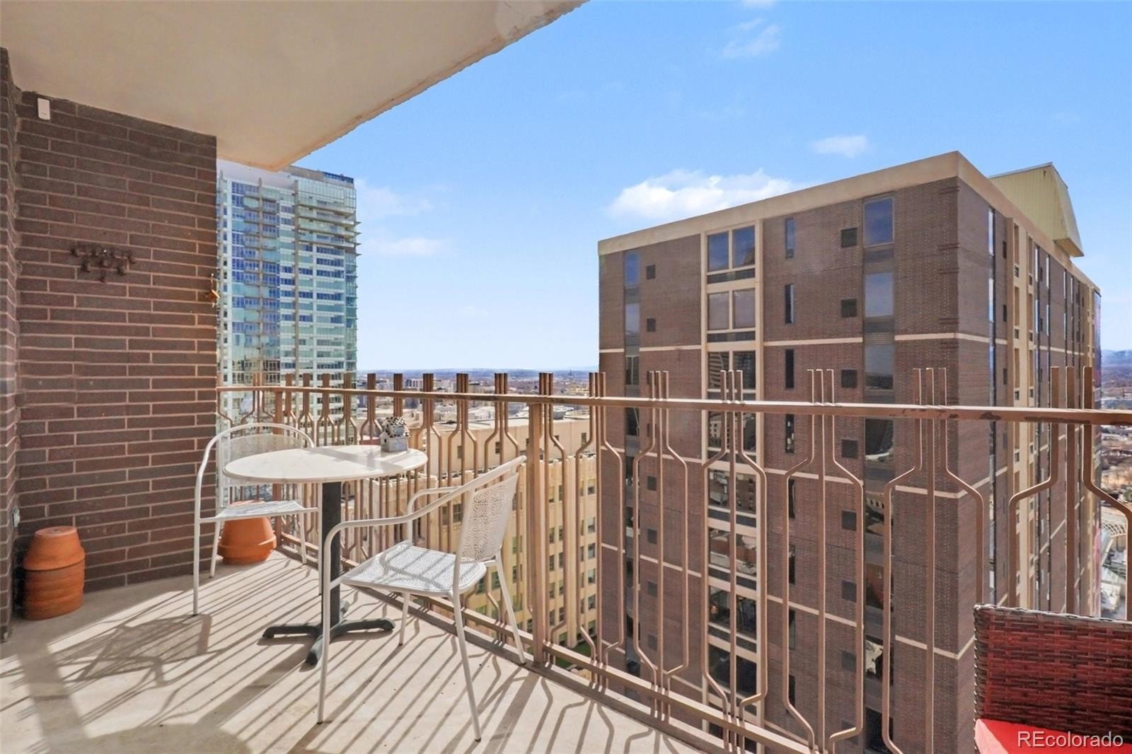 2 bed, 2 bath in Denver - Photo 2