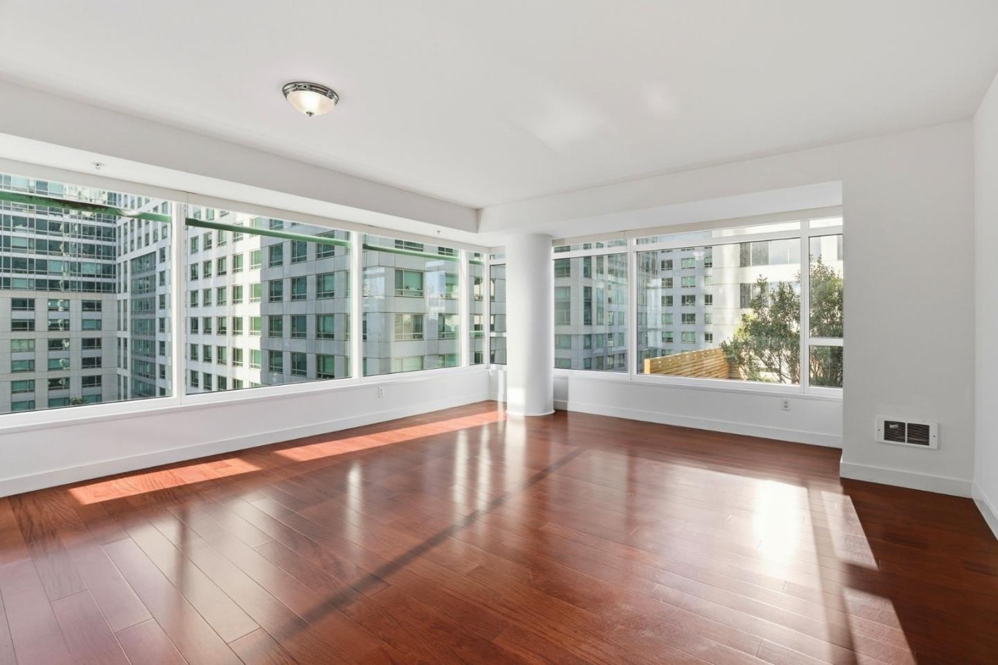 2 bed, 2 bath in San Francisco - Photo 2