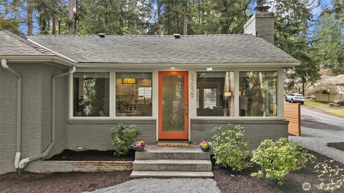 4 bed, 2 bath in Seattle