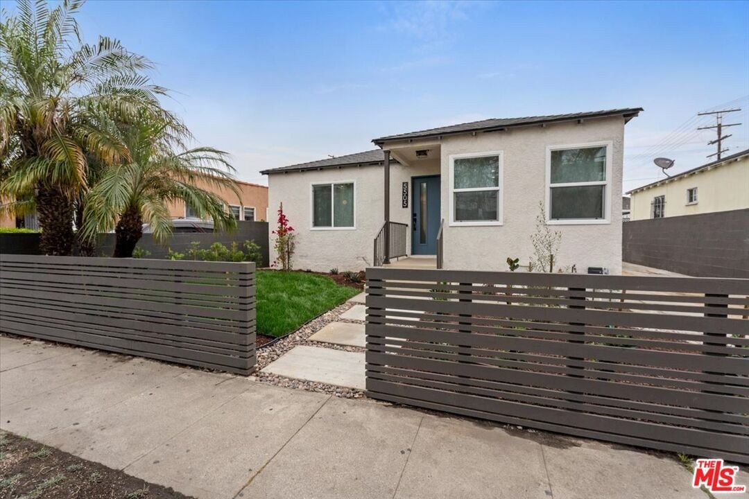 3 bed, 2 bath in Los Angeles - Photo 2