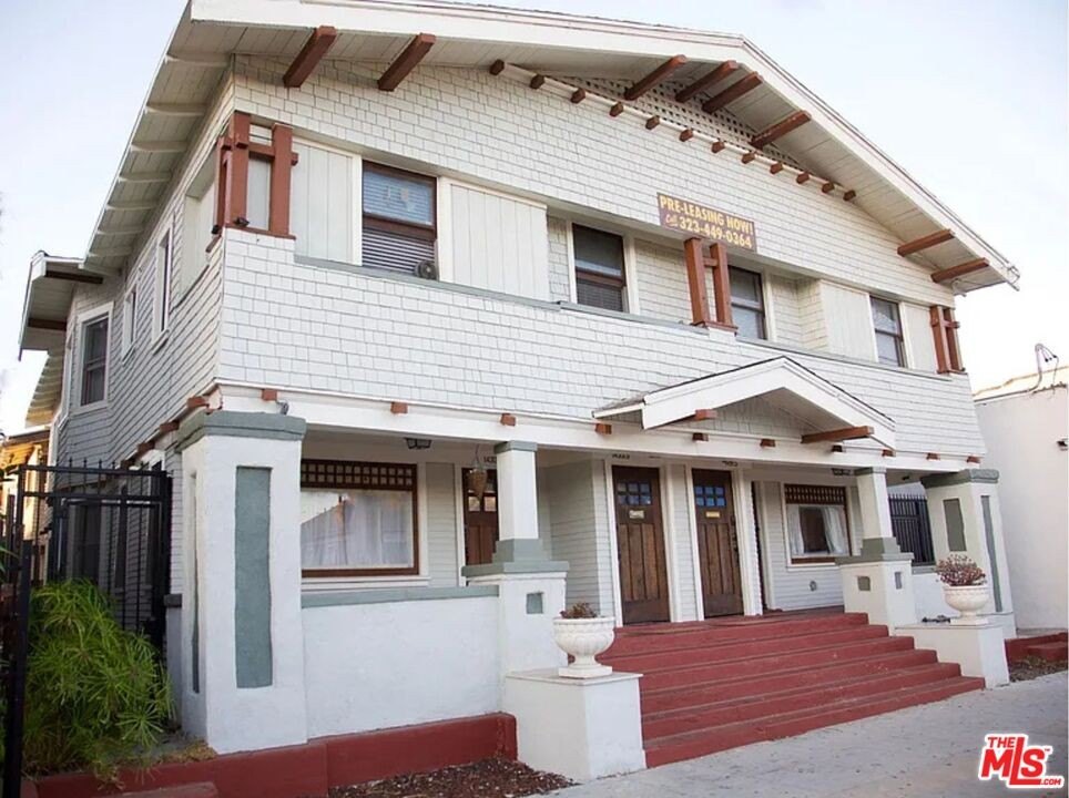 16 bed, 8 bath in Los Angeles