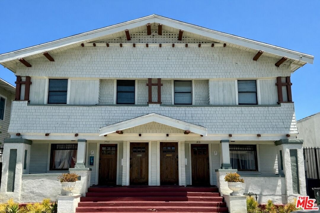 16 bed, 8 bath in Los Angeles - Photo 2