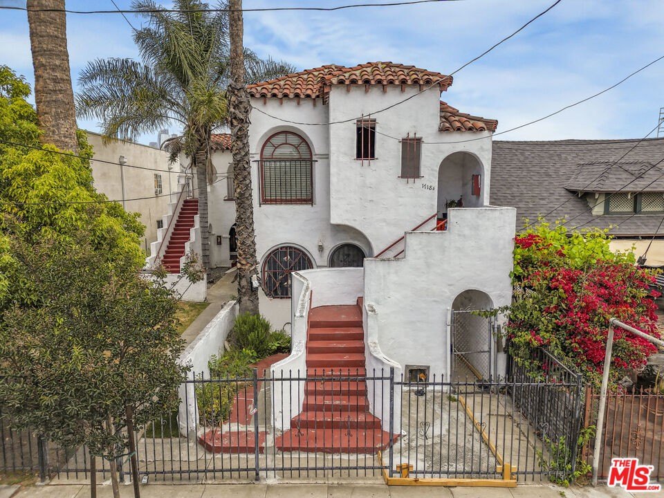 4 bed, 4 bath in Los Angeles