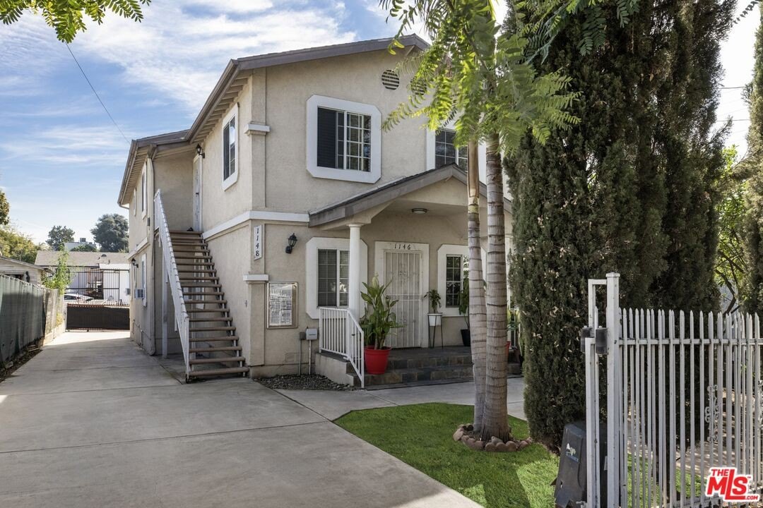 8 bed, 4 bath in Los Angeles - Photo 2