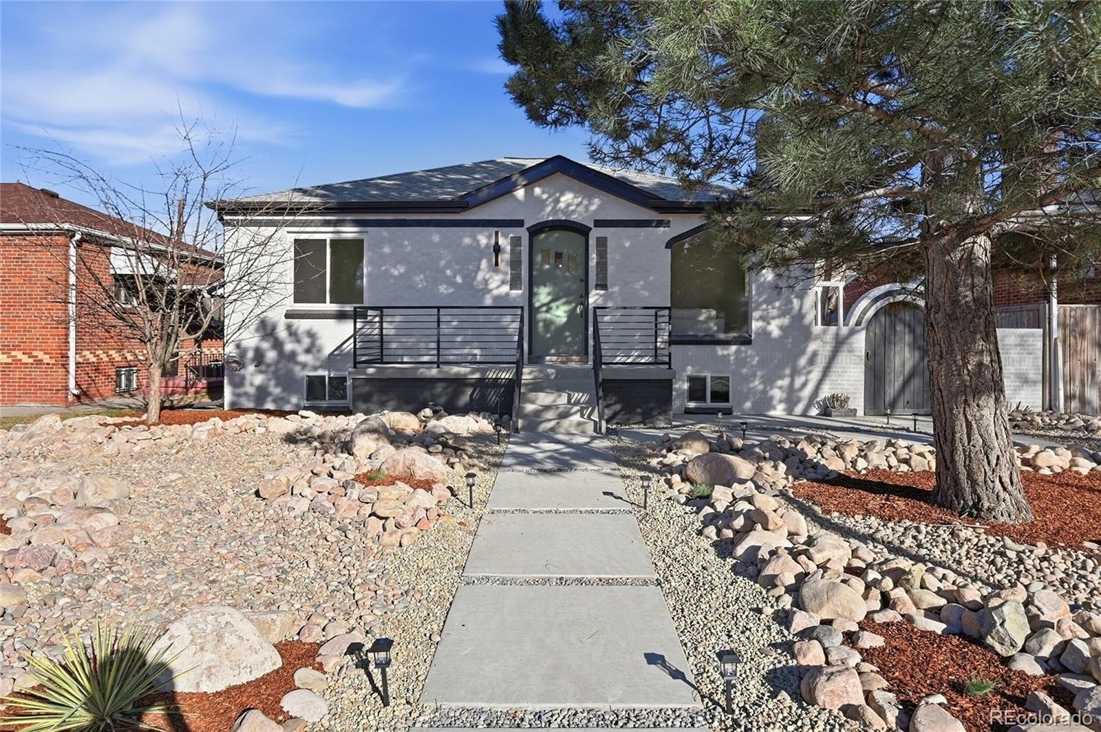 5 bed, 3 bath in Denver - Photo 2