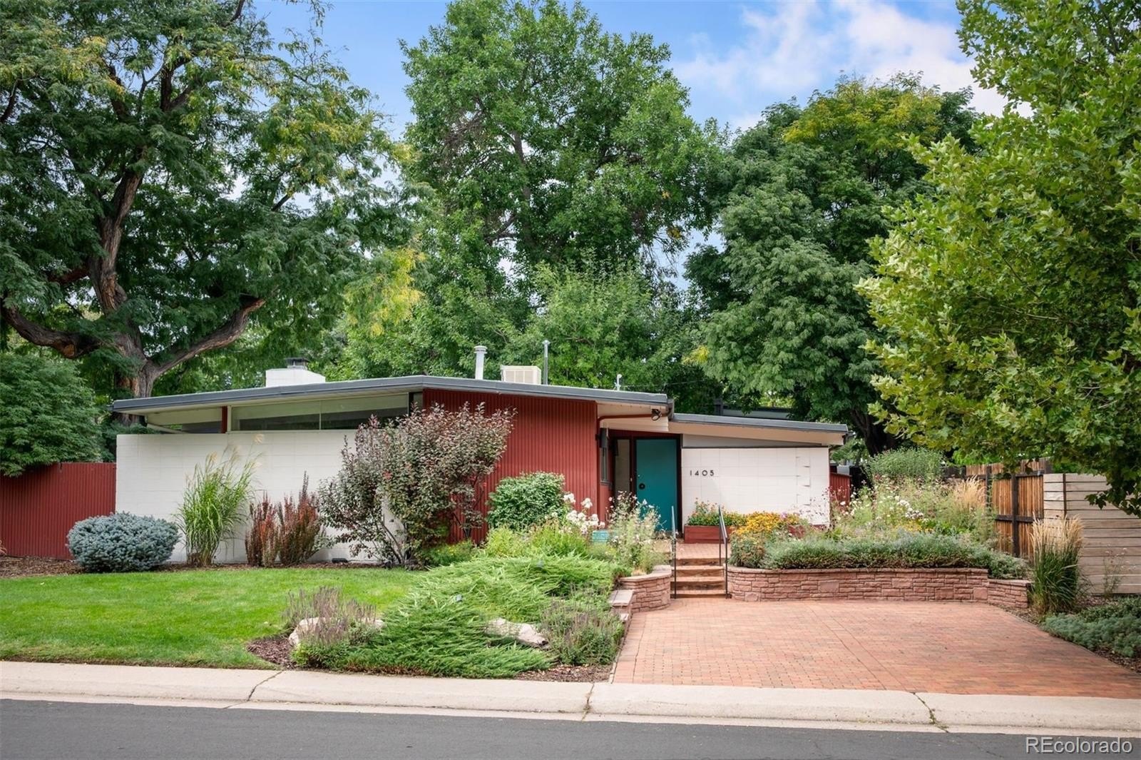 3 bed, 2 bath in Denver
