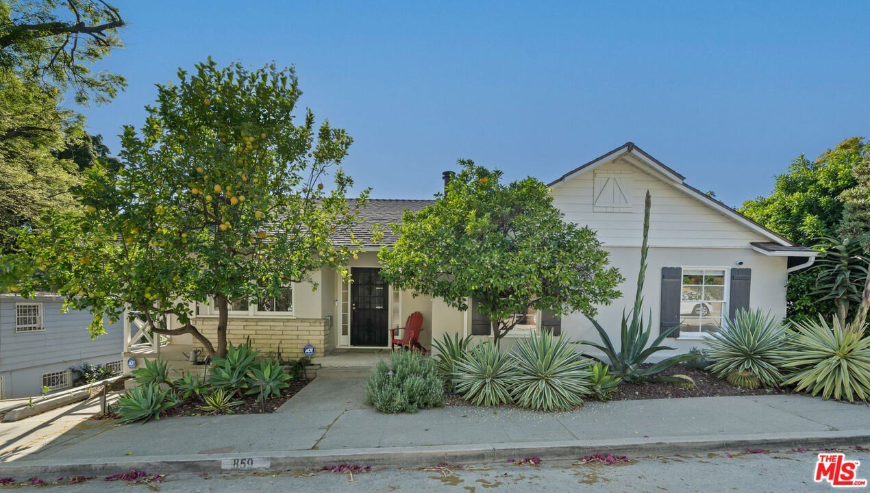 3 bed, 2 bath in Los Angeles