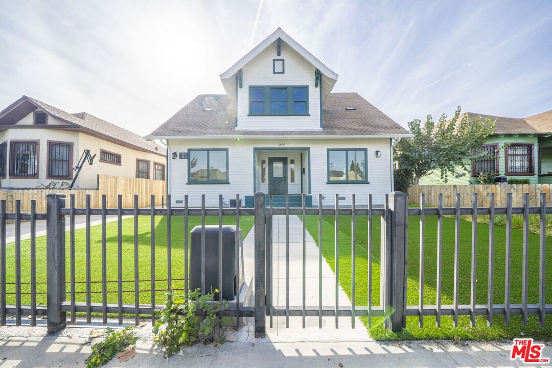 8 bed, 9 bath in Los Angeles
