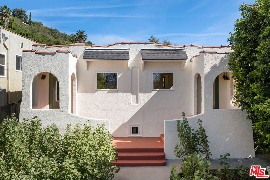 2 bed, 4 bath in Los Angeles - Photo 2