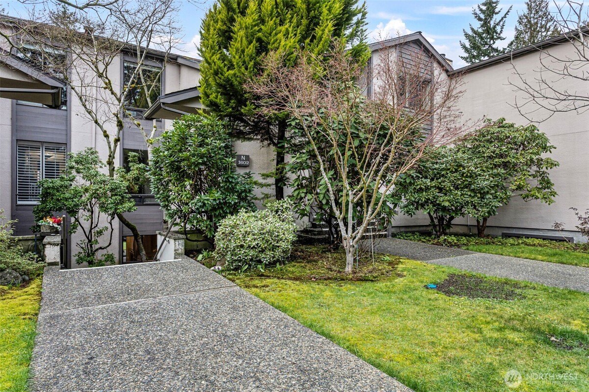 2 bed, 2 bath in Seattle - Photo 2