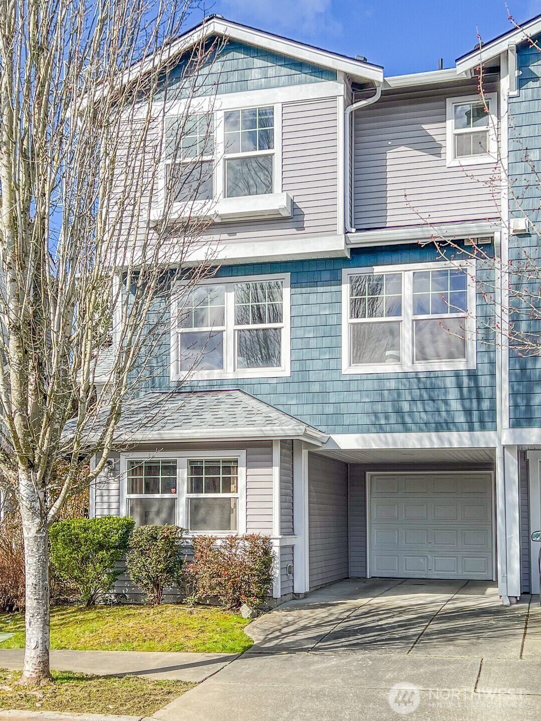3 bed, 2 bath in Seattle - Photo 2