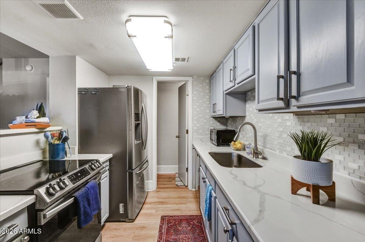 2 bed, 1 bath in Phoenix - Photo 2