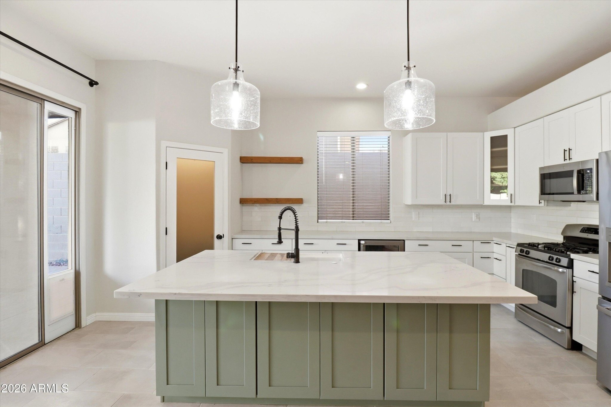 4 bed, 2 bath in Phoenix