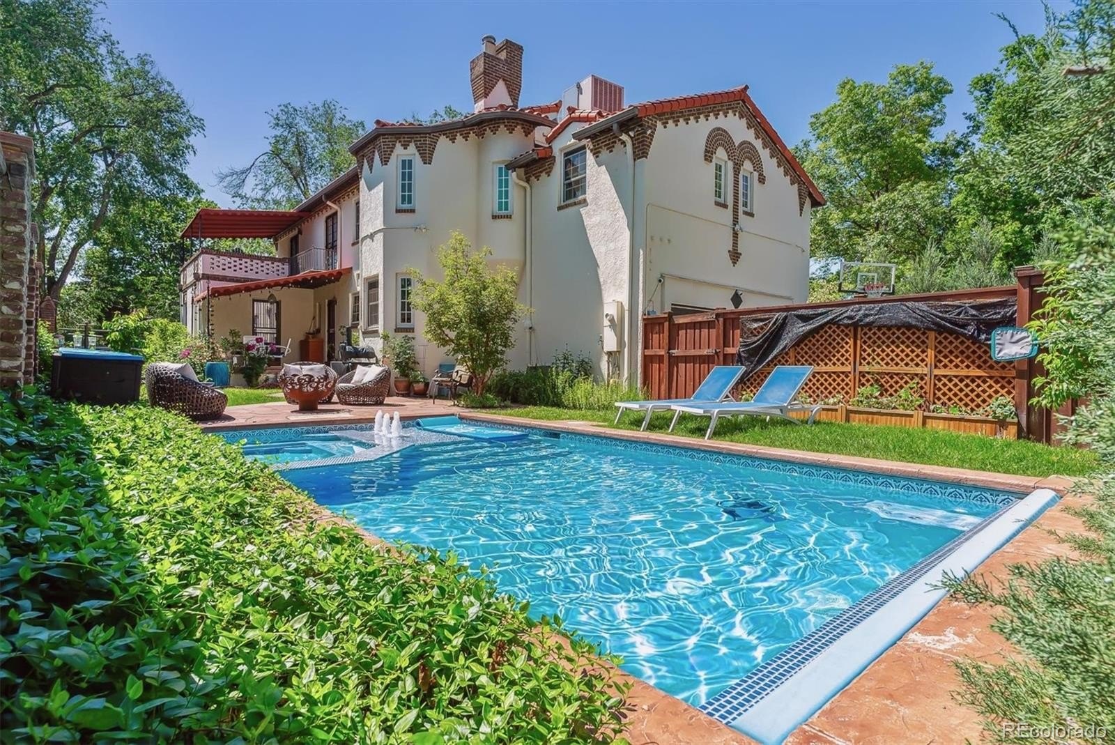 5 bed, 3 bath in Denver - Photo 2