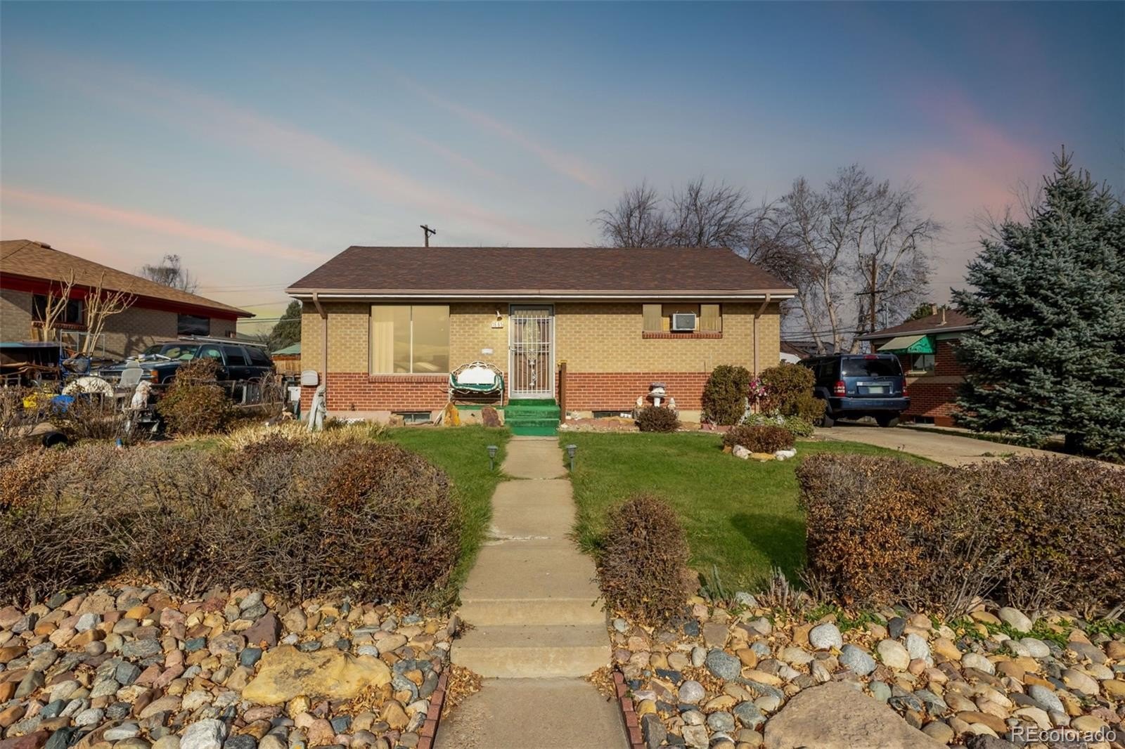 3 bed, 2 bath in Denver