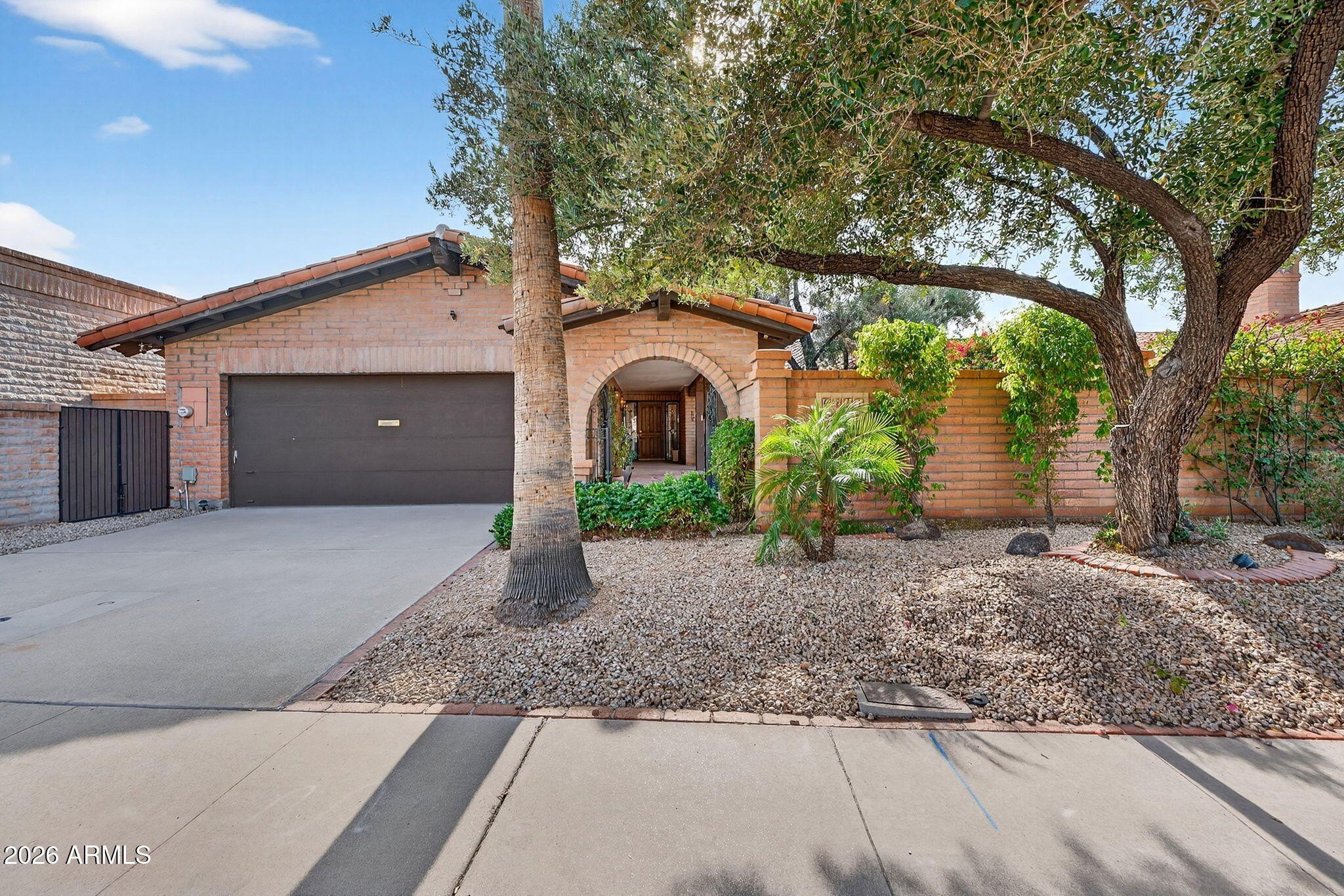 3 bed, 2 bath in Phoenix - Photo 2