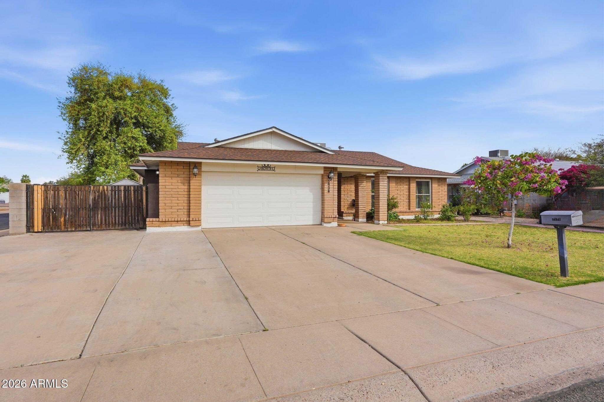 4 bed, 2 bath in Phoenix - Photo 2