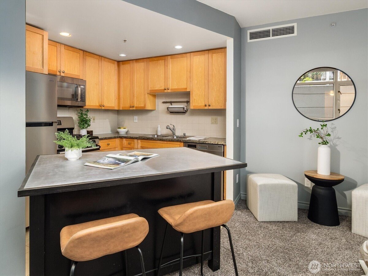 0 bed, 1 bath in Seattle