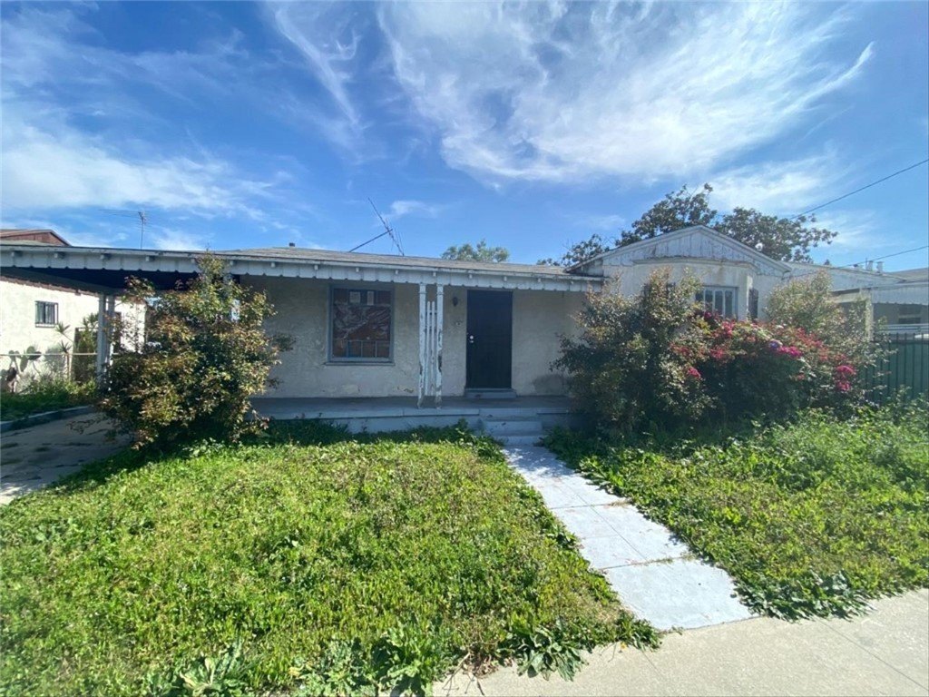 2 bed, 1 bath in Los Angeles